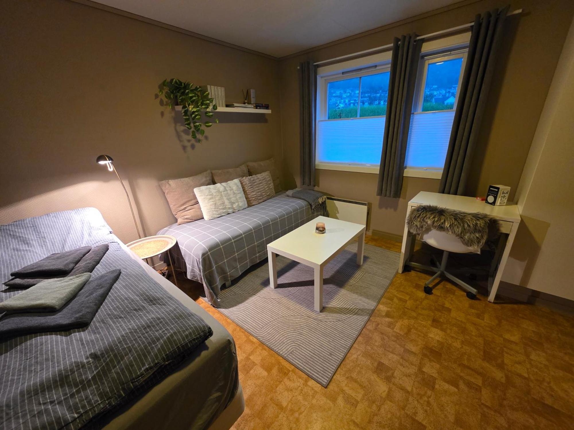 Rom Sentralt I Sogndal Hostel Kültér fotó